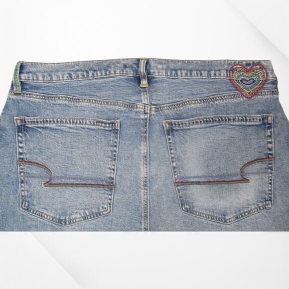 American Eagle Pride Strigid Ripped Low-Rise Baggy Flare X-Short Jeans 8 - Picture 5 of 10